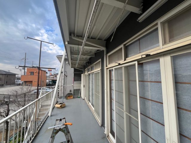 加古川市で雨樋交換を実施した戸建てのベランダ